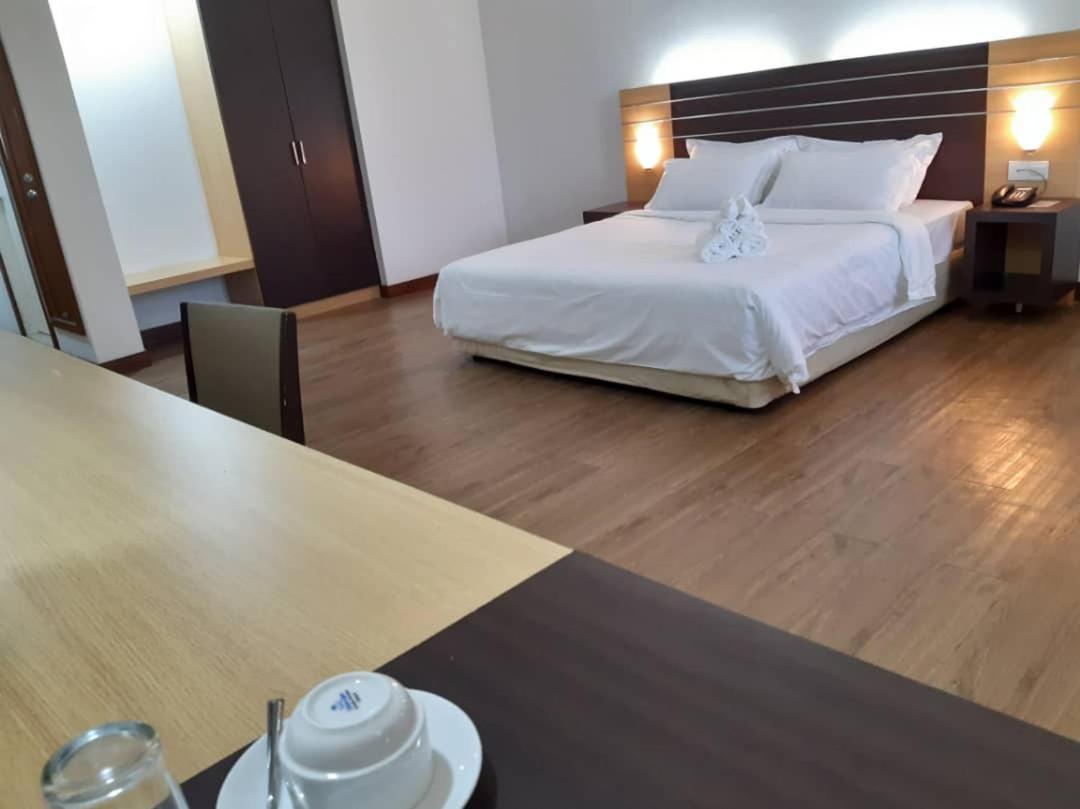 Sara Hotel Labuan Exteriör bild
