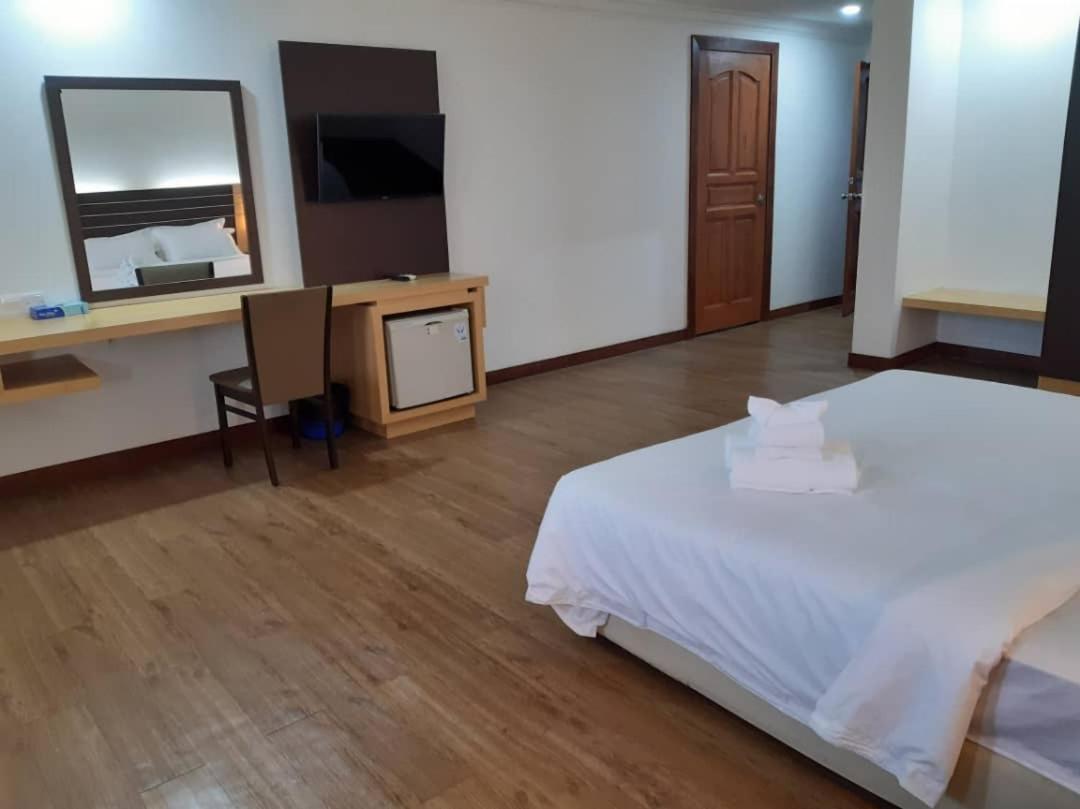 Sara Hotel Labuan Exteriör bild
